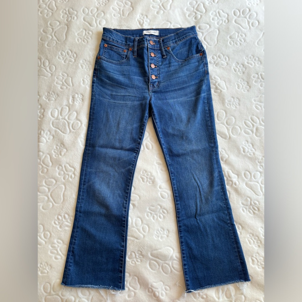 Madewell Cali Demi-Boot Jeans in Daly Wash: Button-Front Edition - Picture 6 of 12